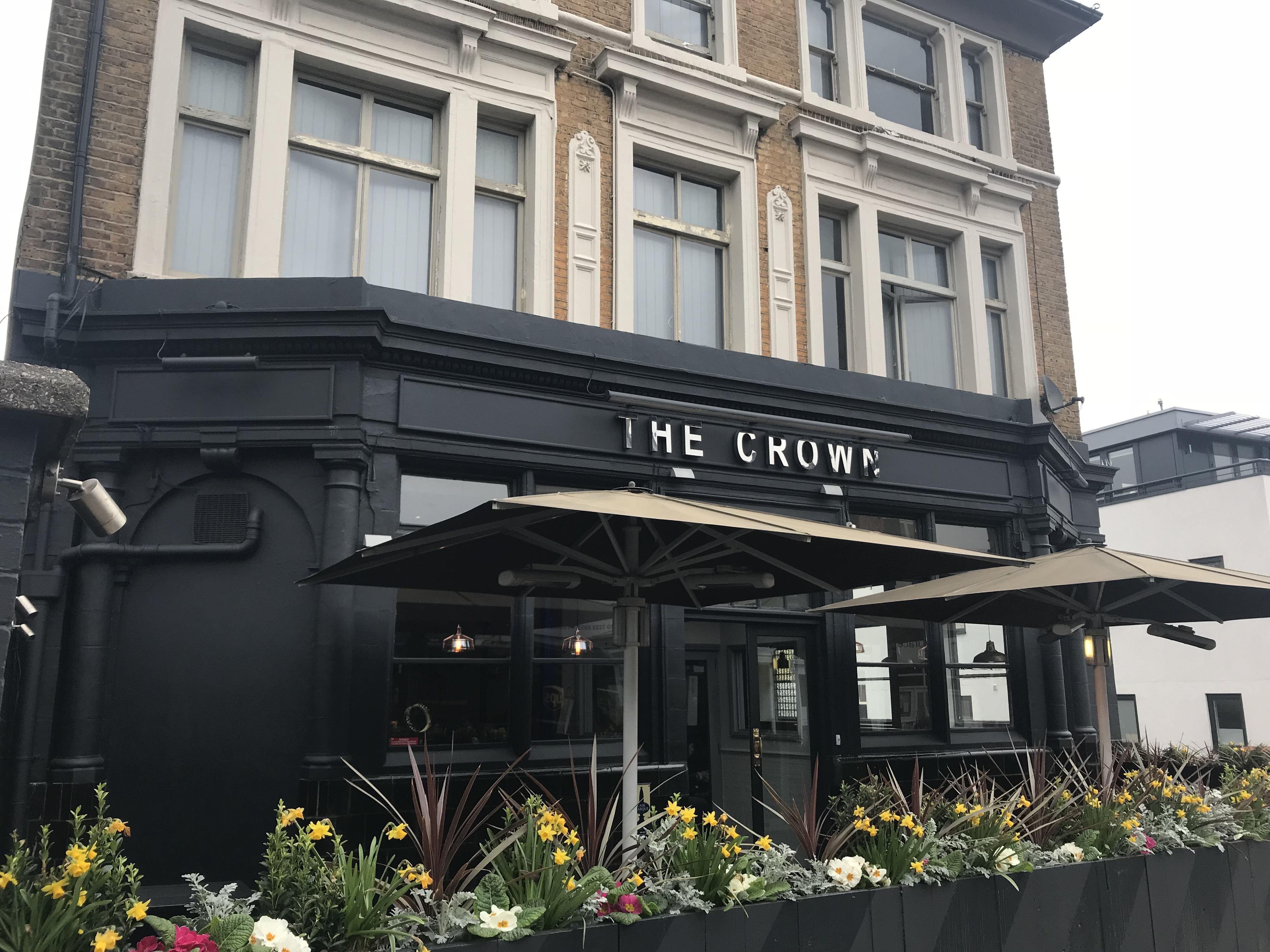 Hostal Publove @ The Crown, Battersea