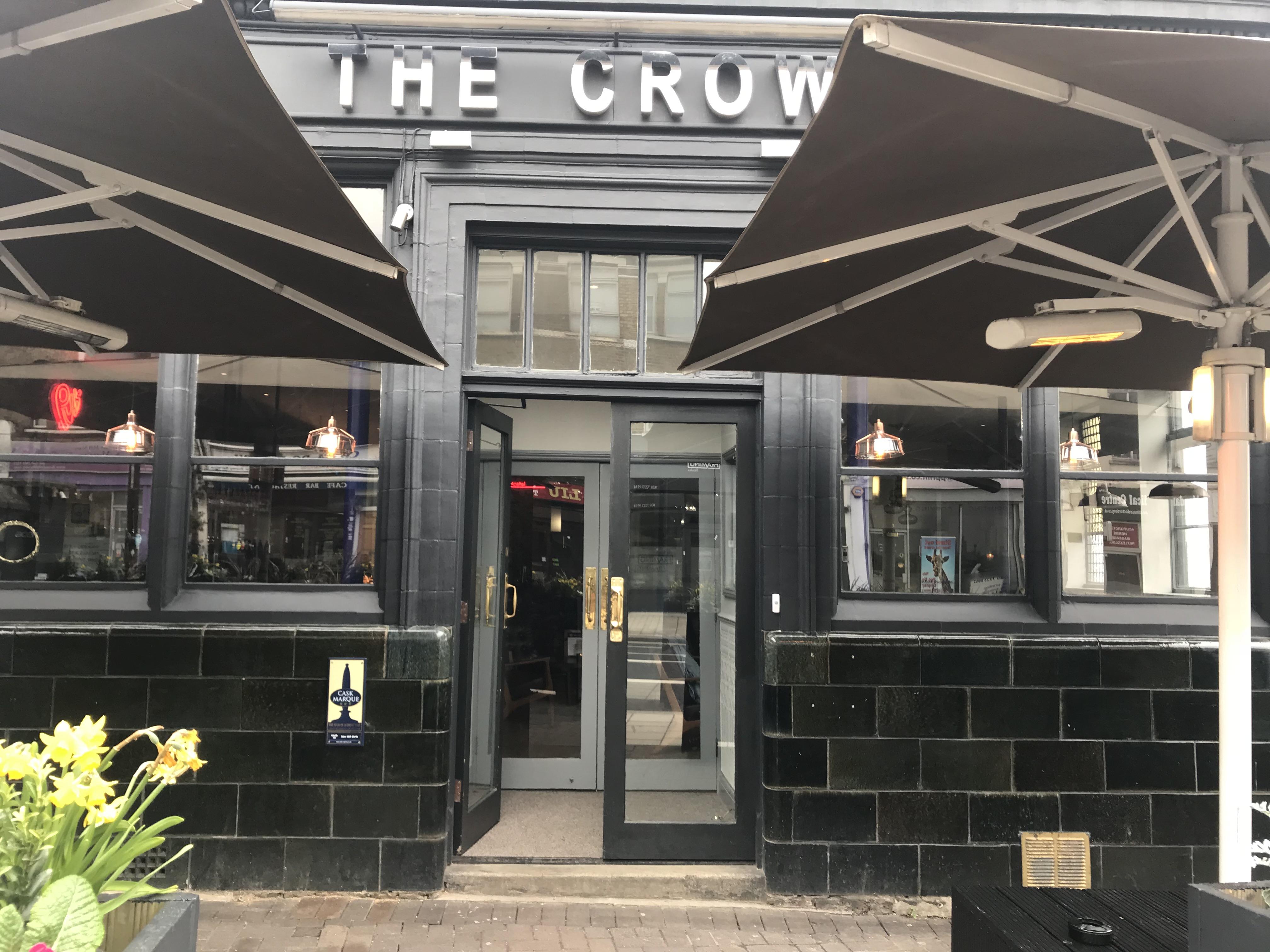 Hostal Publove @ The Crown, Battersea *