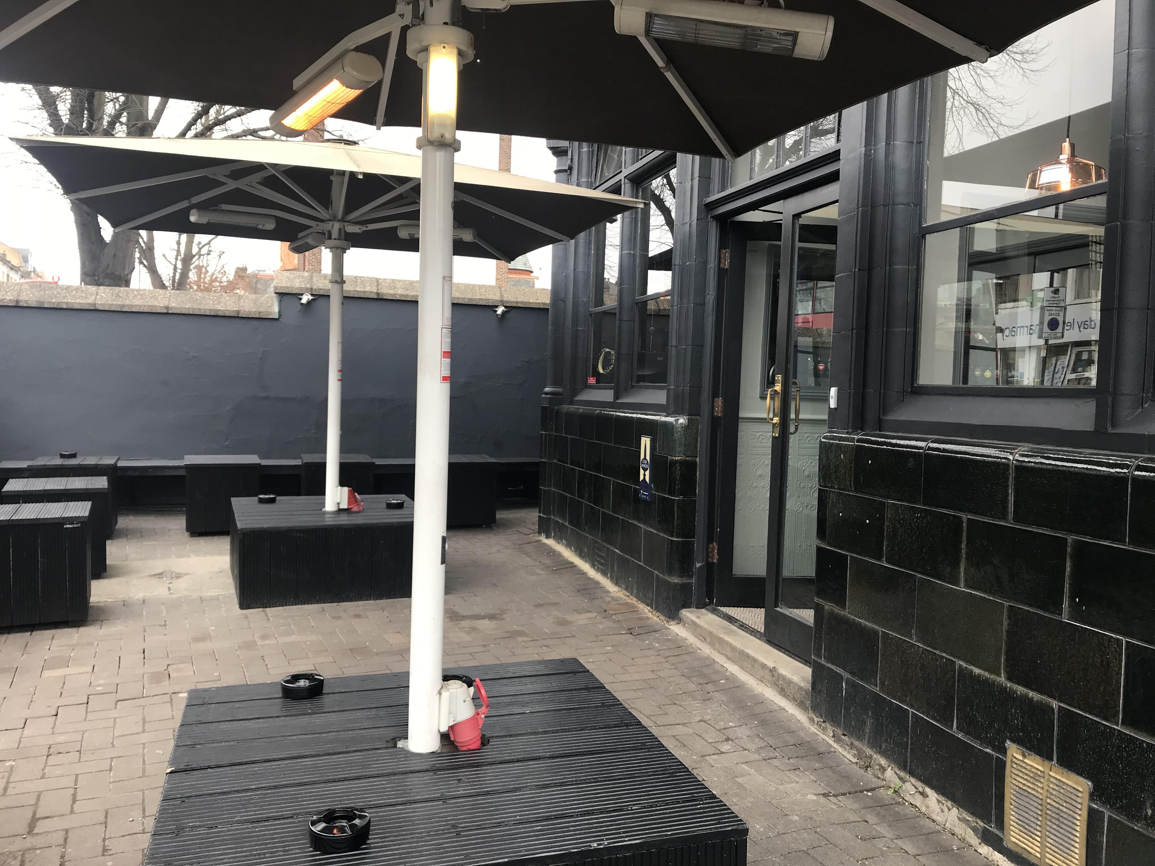 Hostal Publove @ The Crown, Battersea Londres