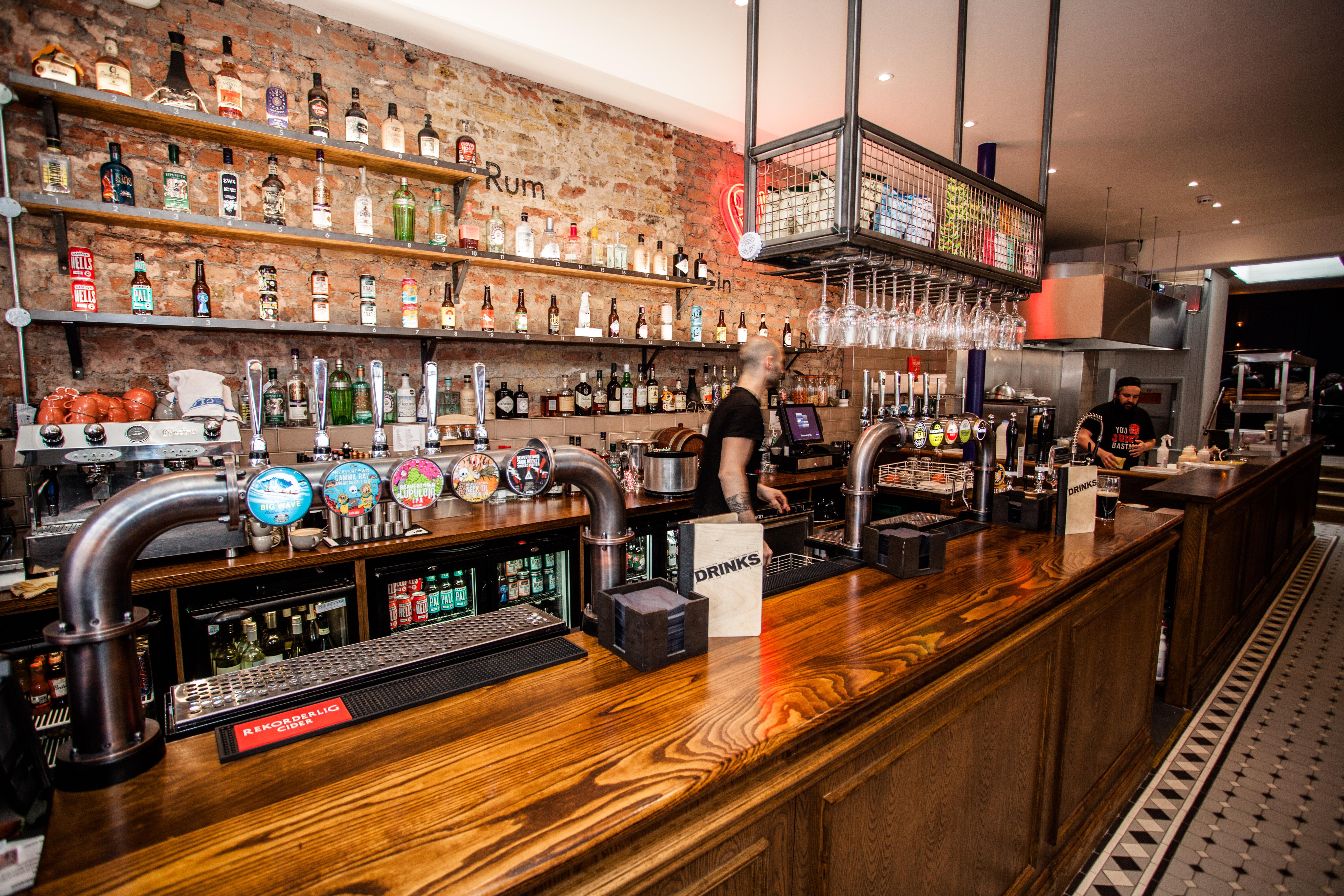 Hostal Publove @ The Crown, Battersea