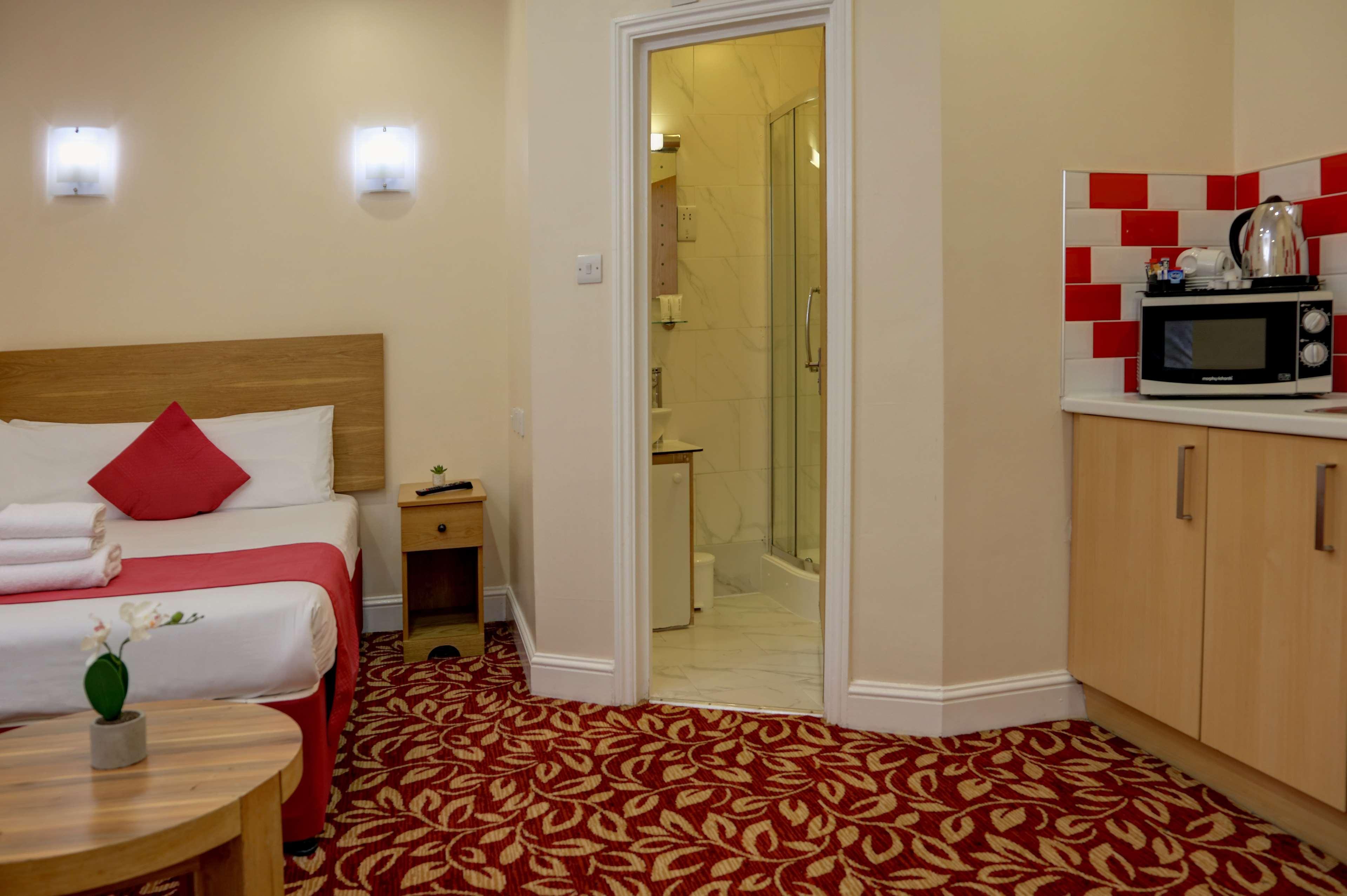 Western Ilford 3* London
