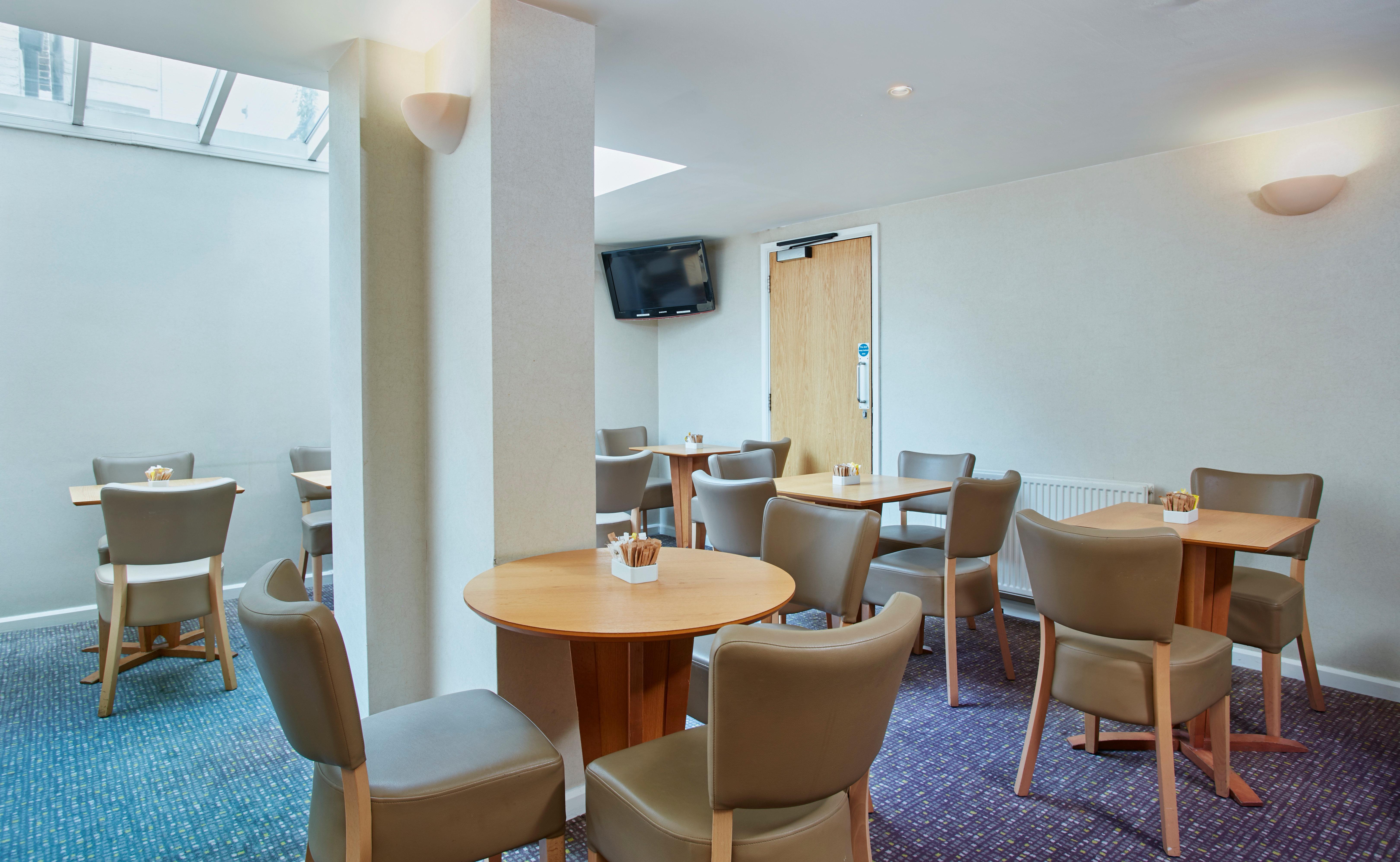 Hotel Holiday Express Victoria By Ihg 3*
