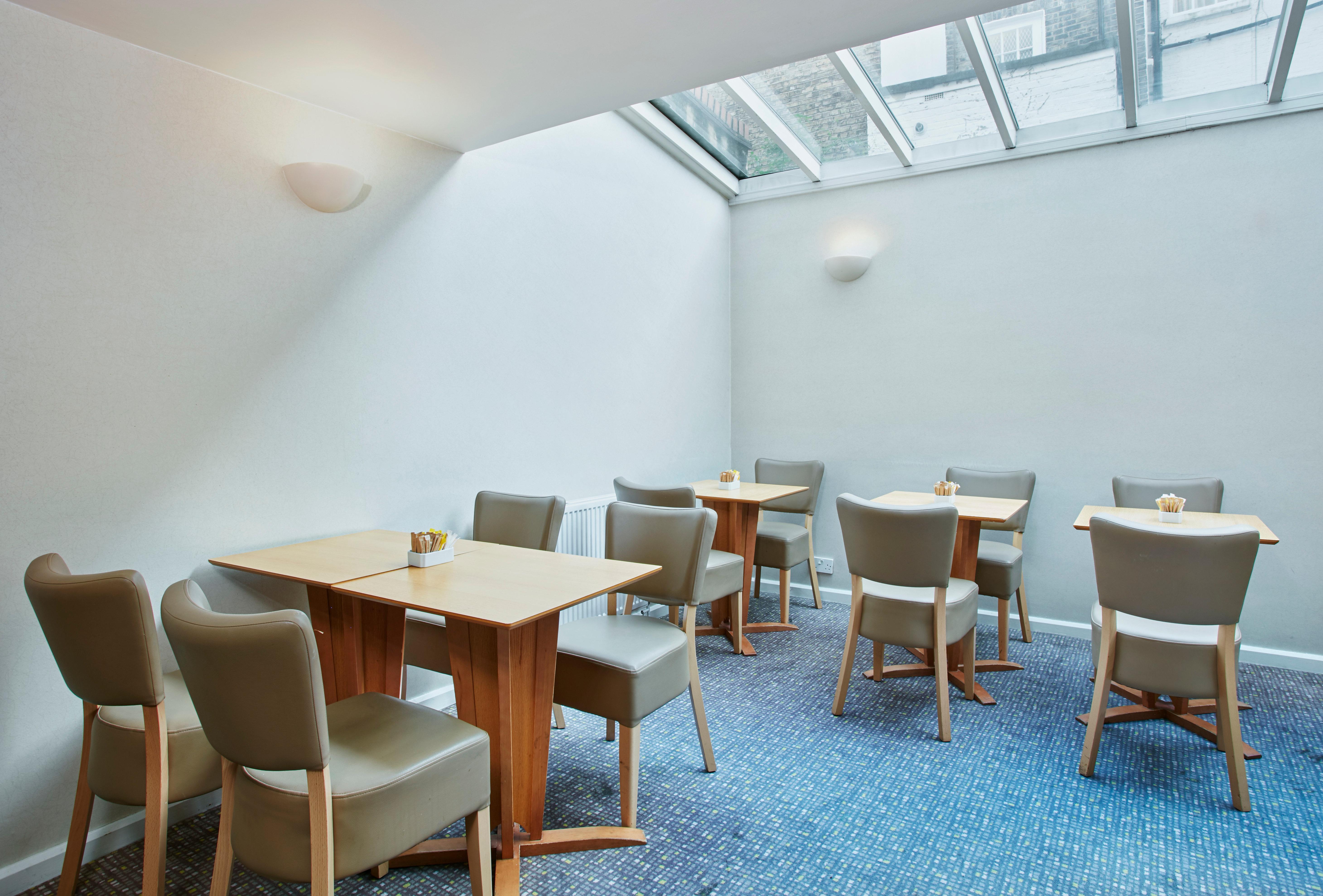Hotel Holiday Express Victoria By Ihg 3*