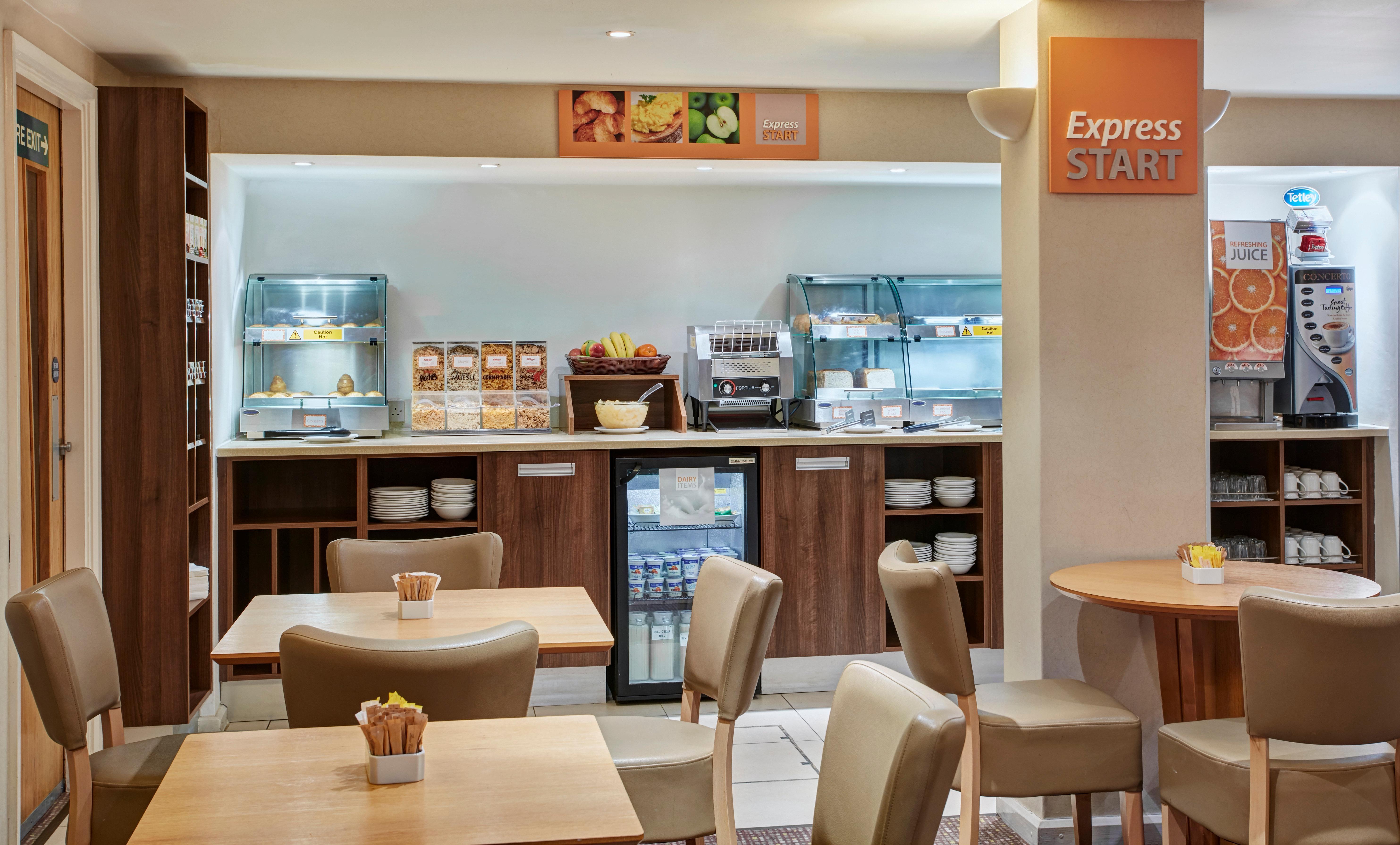 Hotel Holiday Express Victoria By Ihg