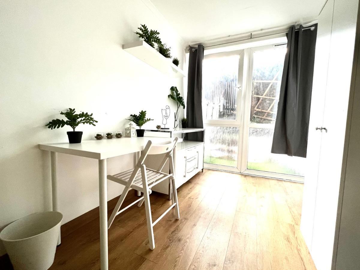 Private Bedrooms In A Flat! Away From Home! Shared Bathroom * Londres