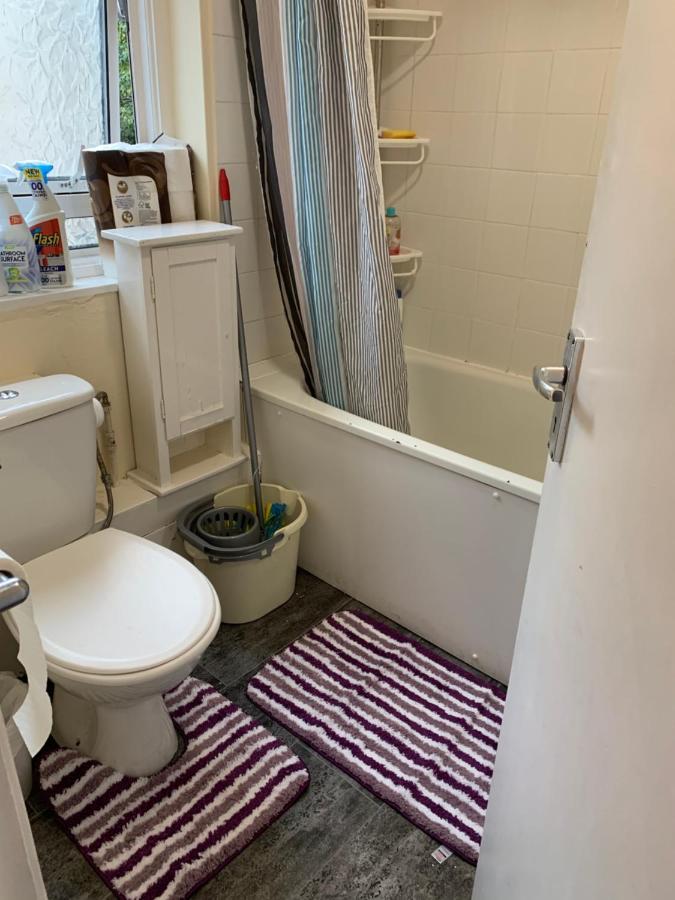 Amazing And Lovely 2- Bedroom First Floor Flat Appartement