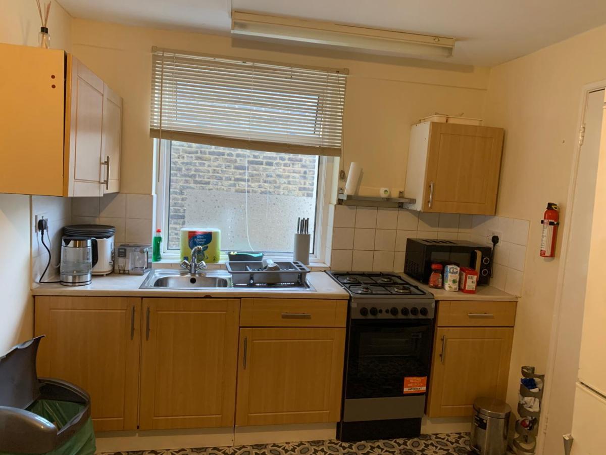 Amazing And Lovely 2- Bedroom First Floor Flat Appartement *