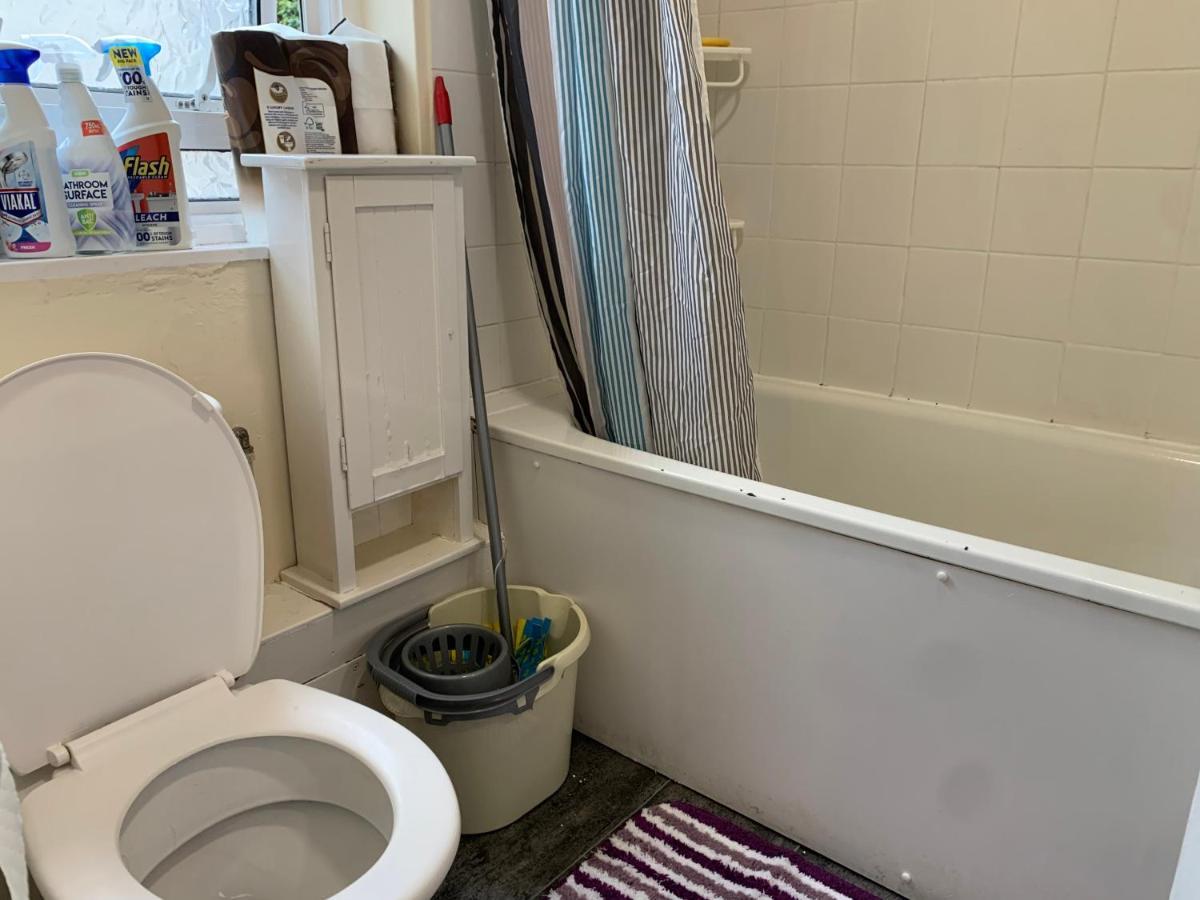 Amazing And Lovely 2- Bedroom First Floor Flat Appartement