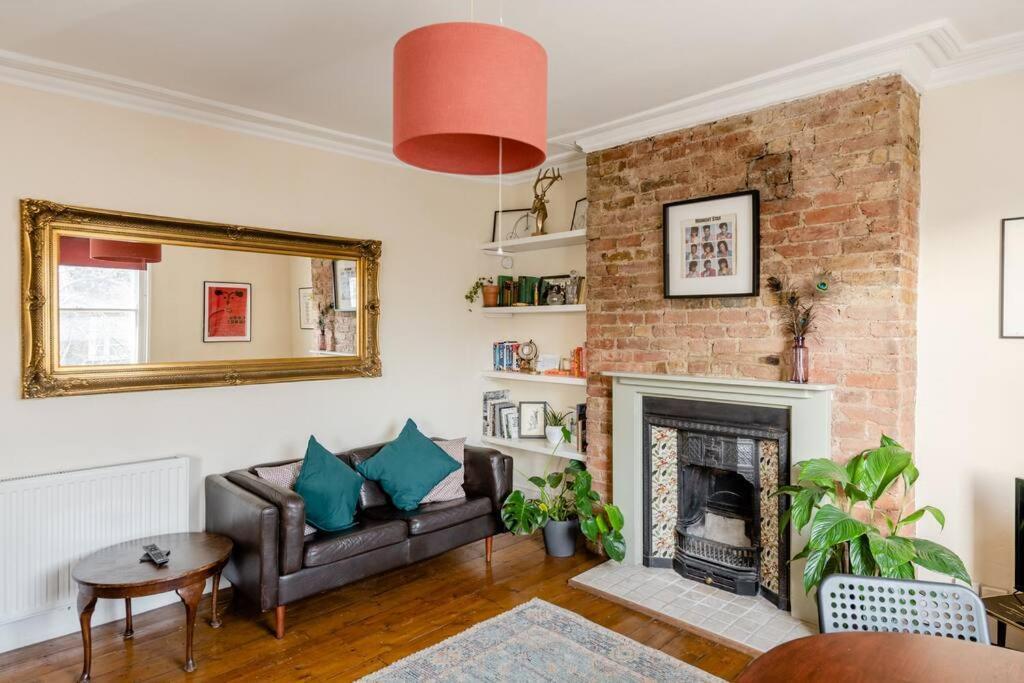 Beautiful Two-floor Flat Near Tube Station *