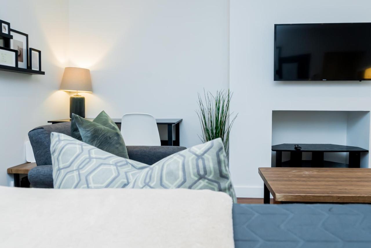 Private 2 Bedroom In West Hampstead