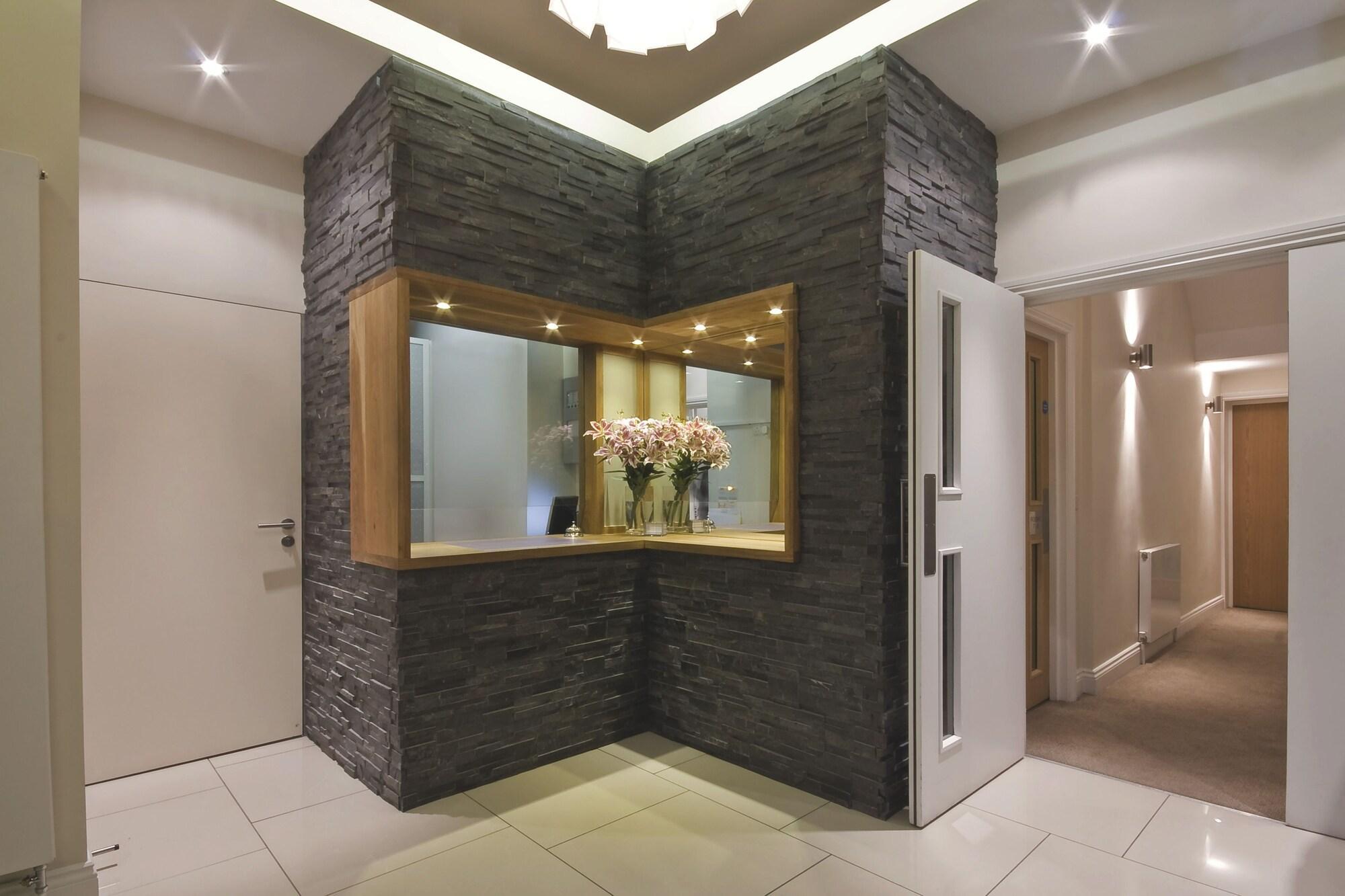 Queens Hotel 3*