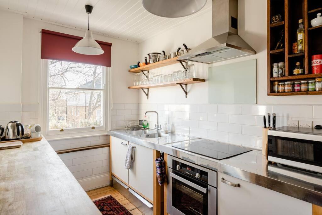 Apartamento Beautiful Two-floor Flat Near Tube Station Londres