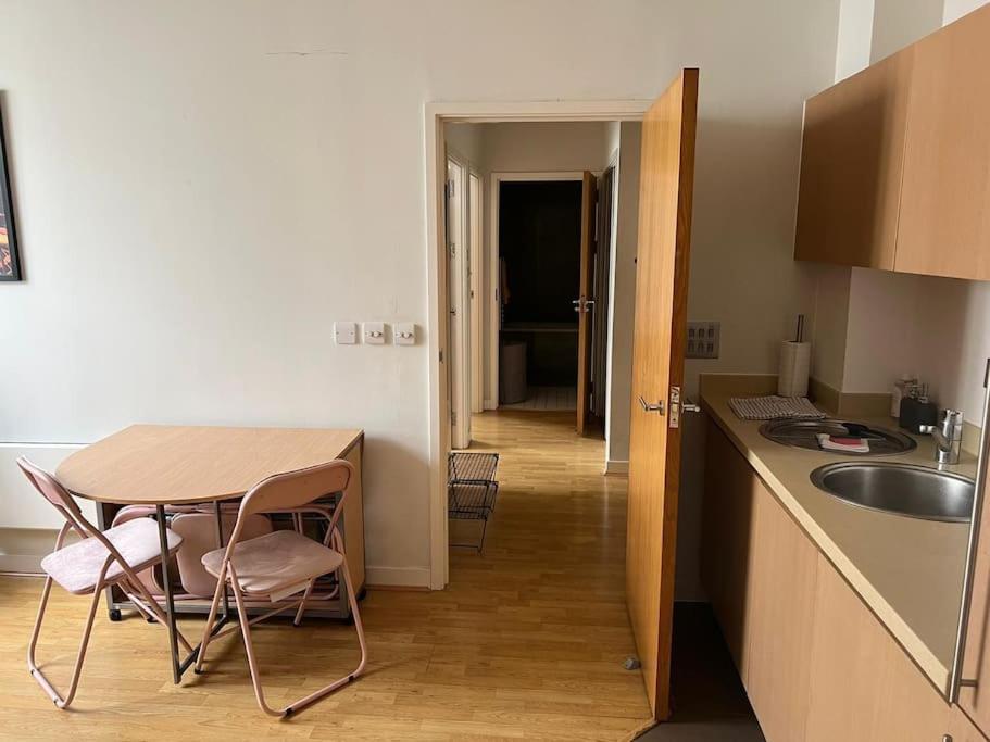Stunning 2 Bed Flat! Centrally Located In London, Uk! Londres