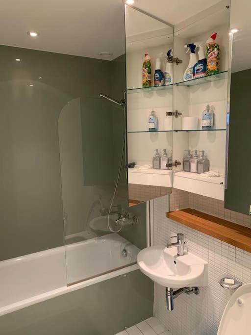 Stunning 2 Bed Flat! Centrally Located In London, Uk! Appartement Londres