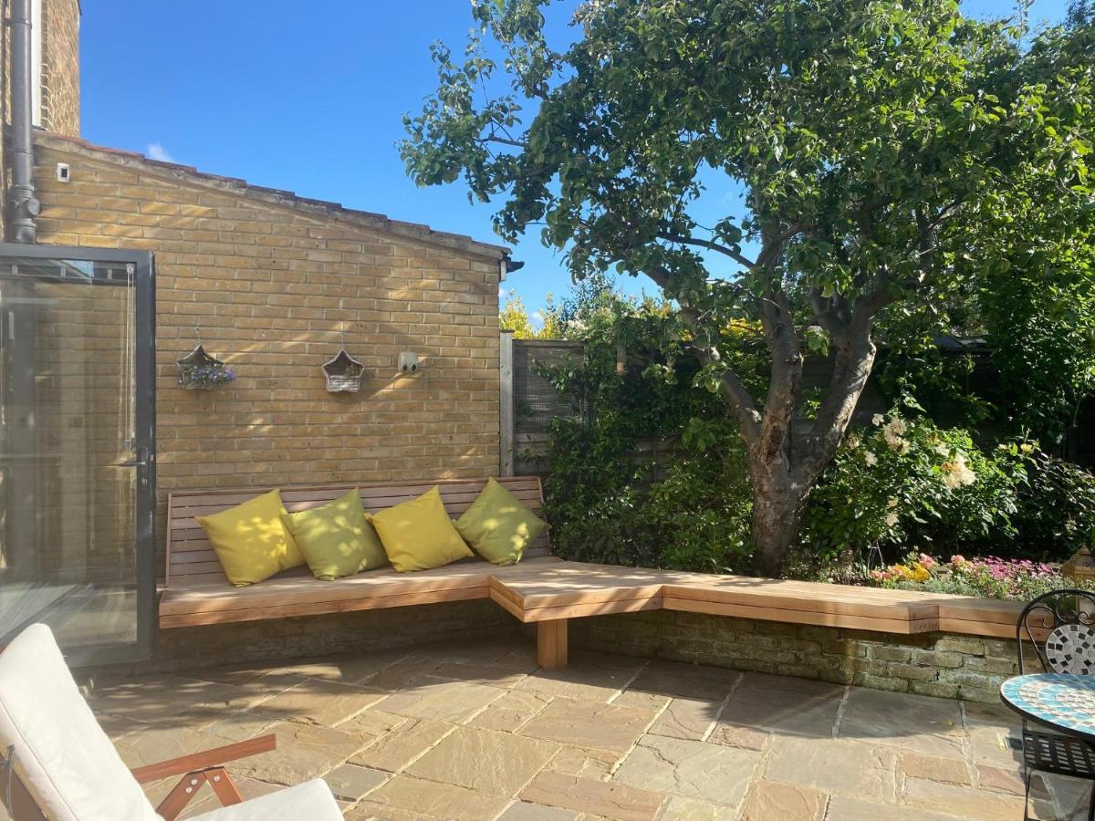 Family 4-bed House & Secluded Garden - Wimbledon Holiday home London