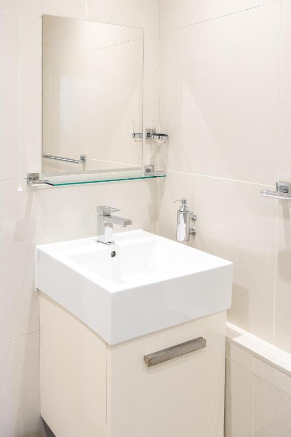 2 Bedroom Right On Trafalgar Square Appartement