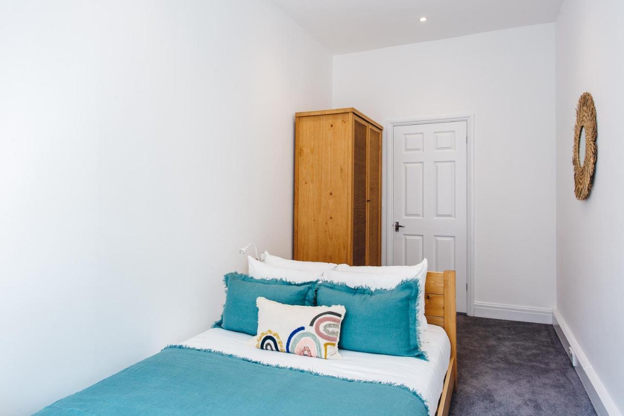 2 Bedroom Right On Trafalgar Square Londres