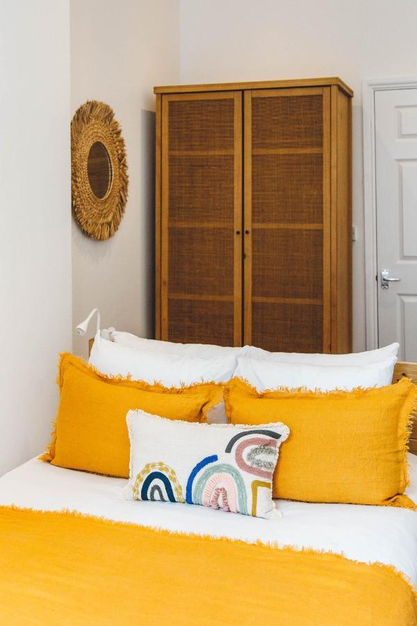 2 Bedroom Right On Trafalgar Square Londres