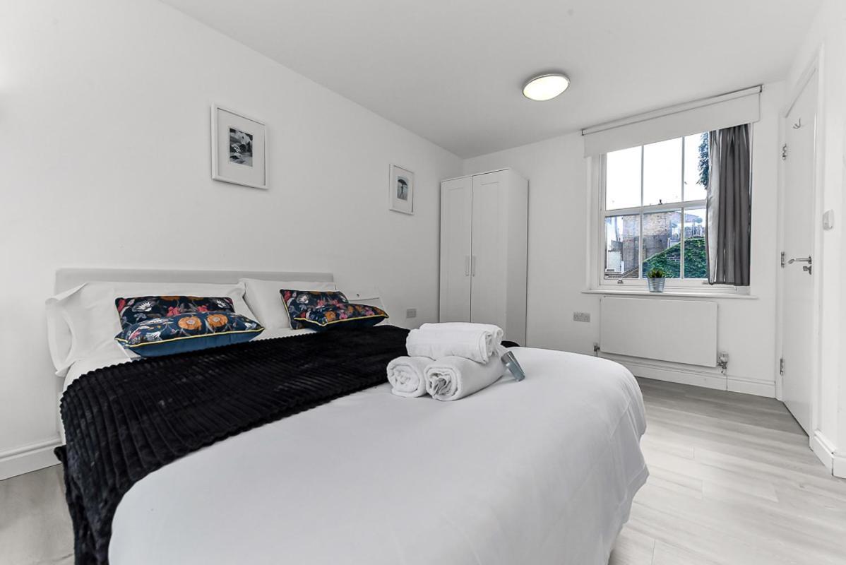 Charlotte Street By News Londen