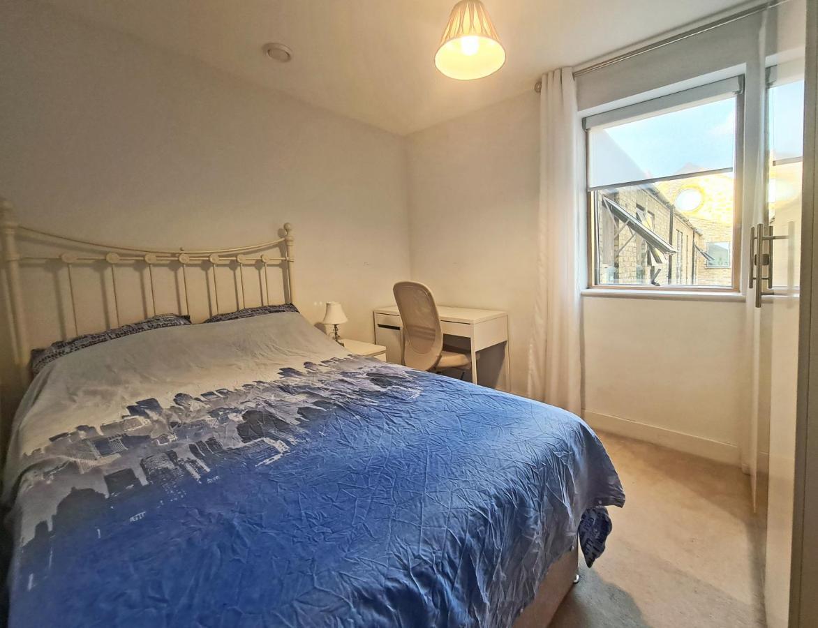 3 Benbow Mews * Londres