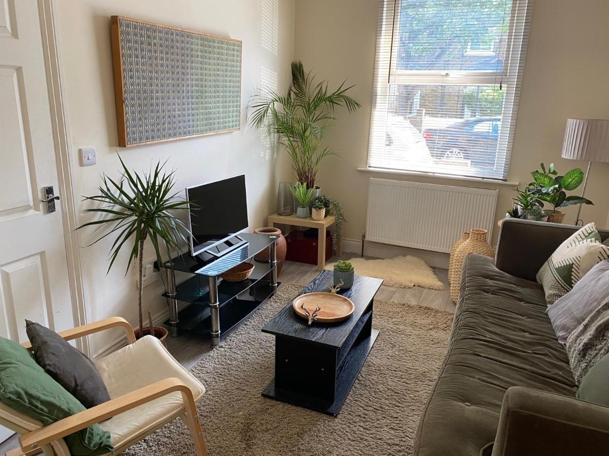 Casa de Férias 35 Mins To London. 3 Bedrooms. 2 Bathrooms With Garden Londres