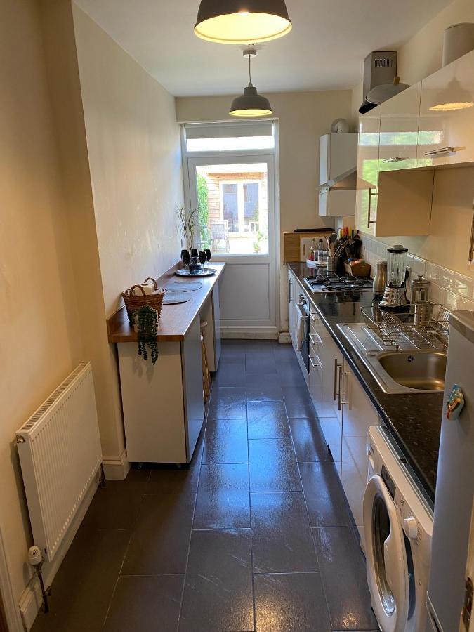 35 Mins To London. 3 Bedrooms. 2 Bathrooms With Garden Casa de Férias *