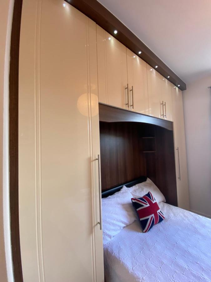 Guest house Notting Hill Next Door Bedroom In The Share Flat London
