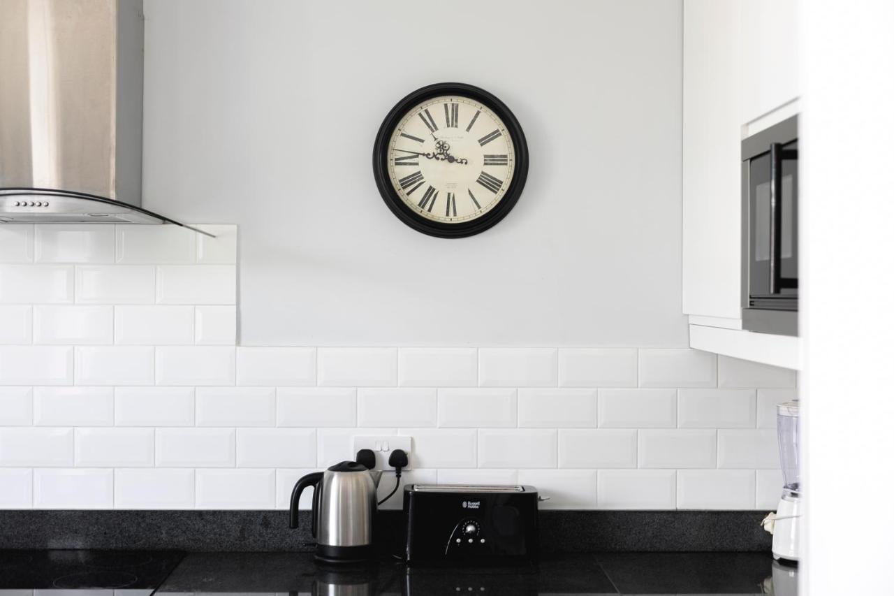 Penthousestays Notting Hill - Chic 2 Bedroom W/ King Beds - Near Portobello Road & Kensington High Street *