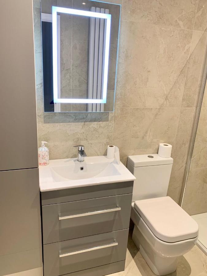 Apartment Modern 2 Bedroom With Private Garden Near Canary Wharf London