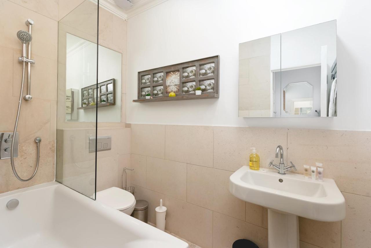 Penthousestays Notting Hill - Chic 2 Bedroom W/ King Beds - Near Portobello Road & Kensington High Street Apartment *