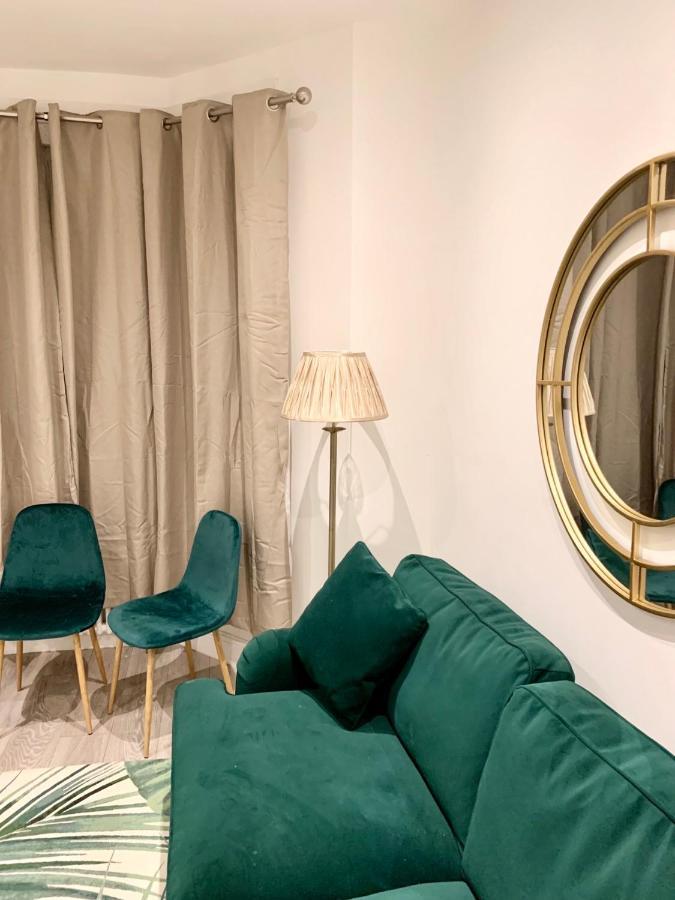 Modern 2 Bedroom With Private Garden Londen