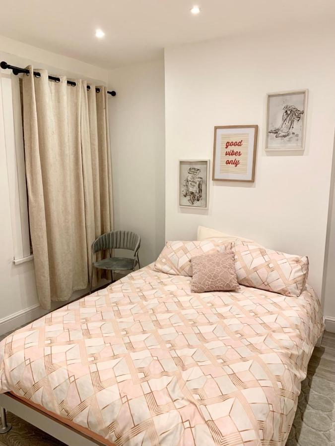 Modern 2 Bedroom With Private Garden