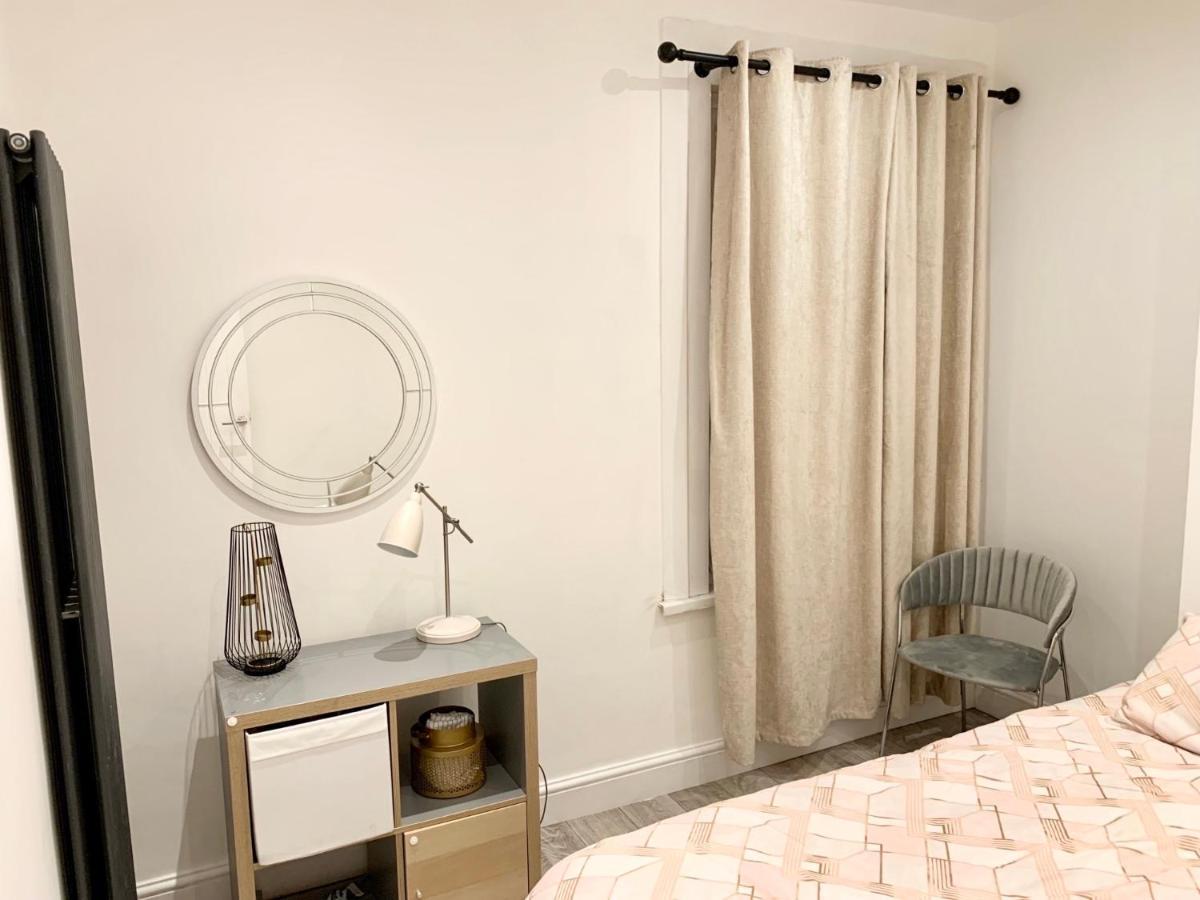 Modern 2 Bedroom With Private Garden Near Canary Wharf London