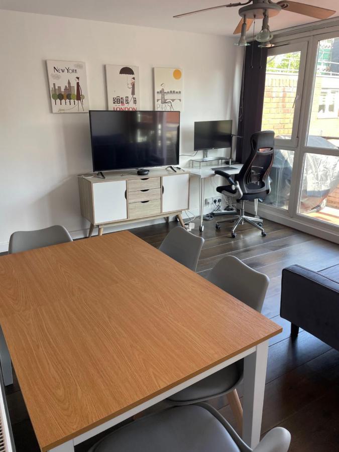 Lovely 2 Bedroom Flat In * Londres