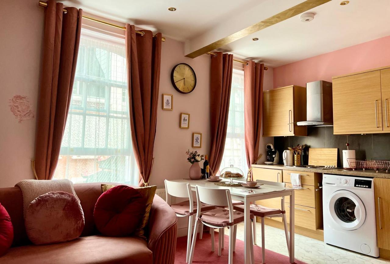 Chinatown Apartment *