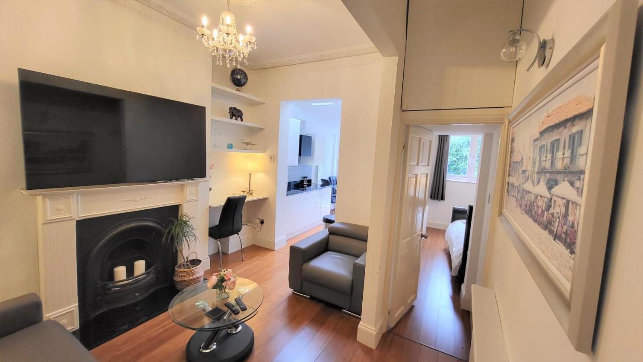 2 Bed Luxury Service In The Heart Of Chiswick Town, W4 Zone 2 Appartement *