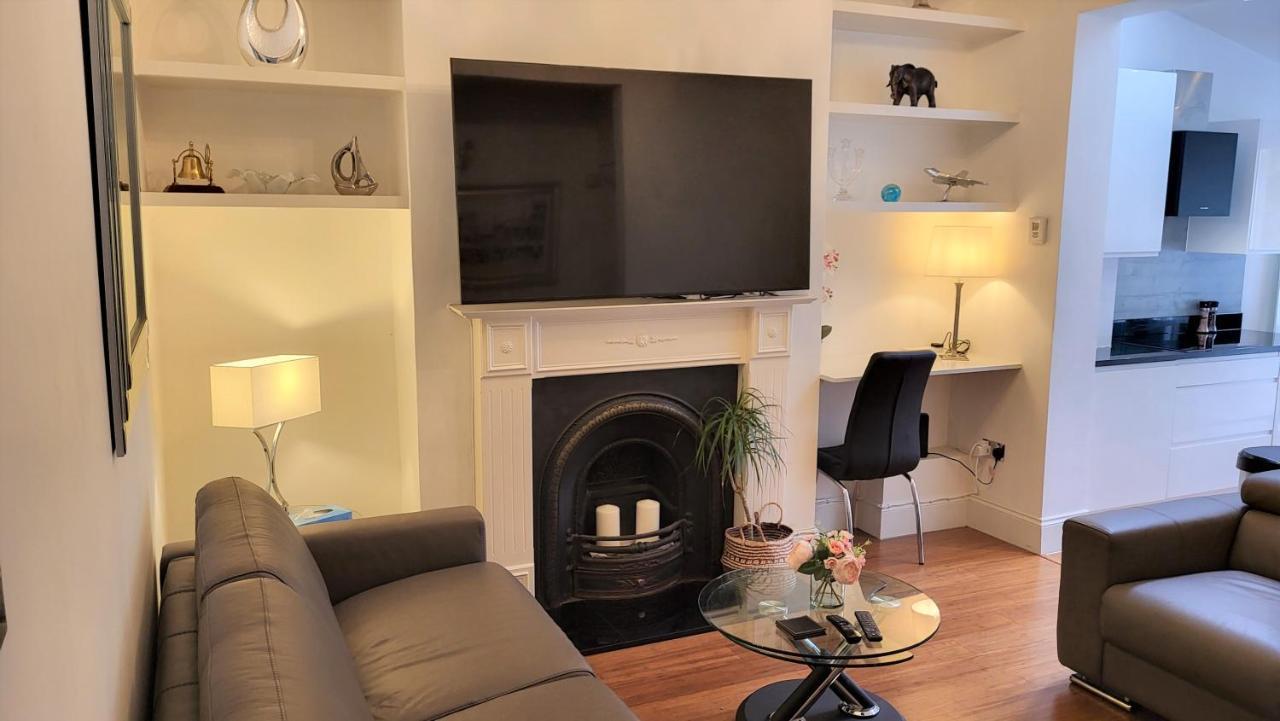 2 Bed Luxury Service In The Heart Of Chiswick Town, W4 Zone 2 Londres
