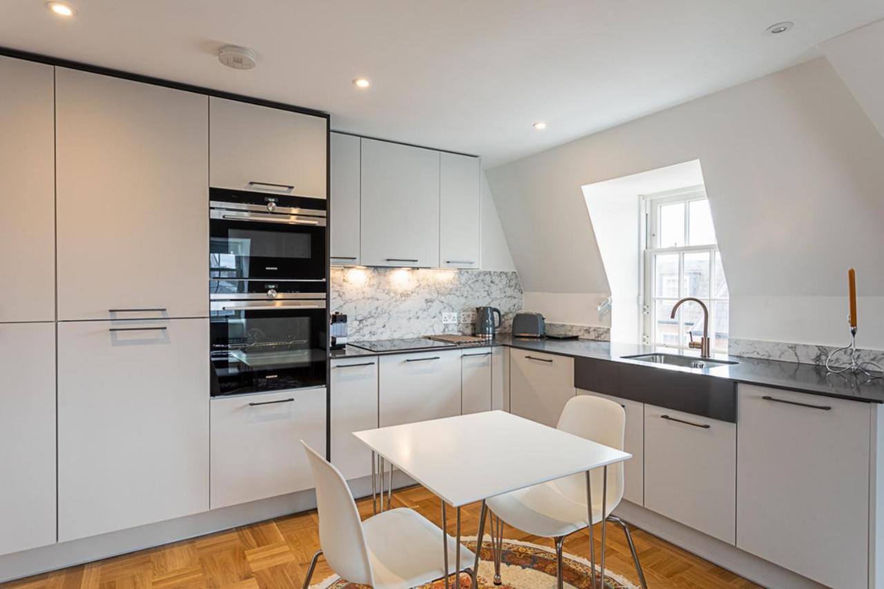 Modern And Stylish In West Kensington *
