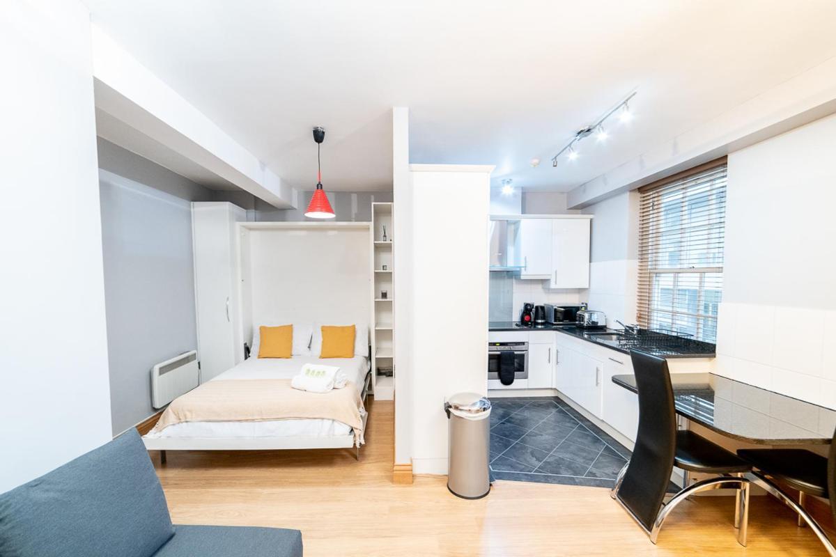 London Studio Apartment * London