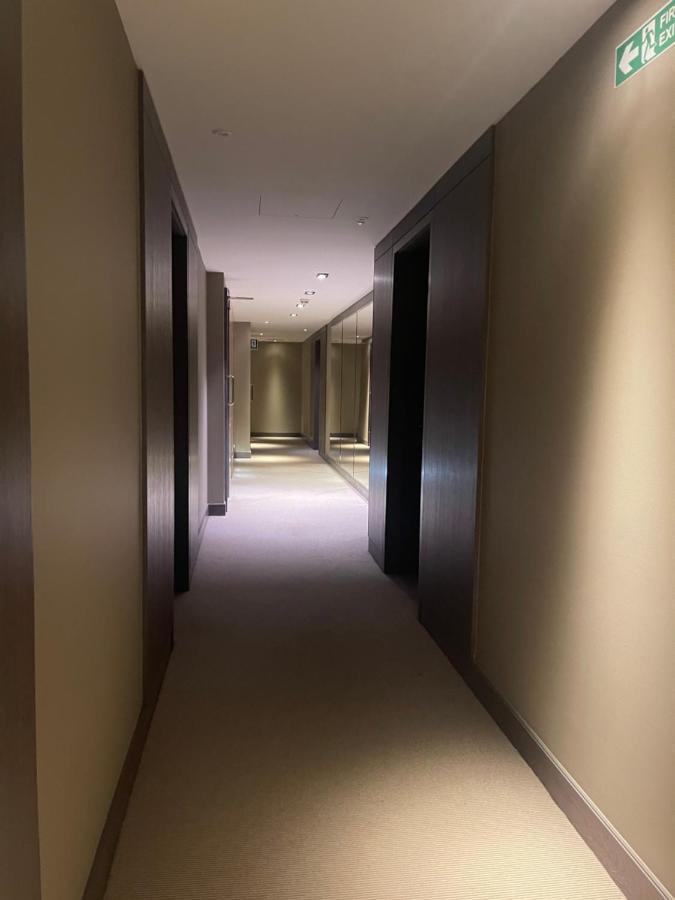 Chelsea Riverside Morden, Chic One Bed *