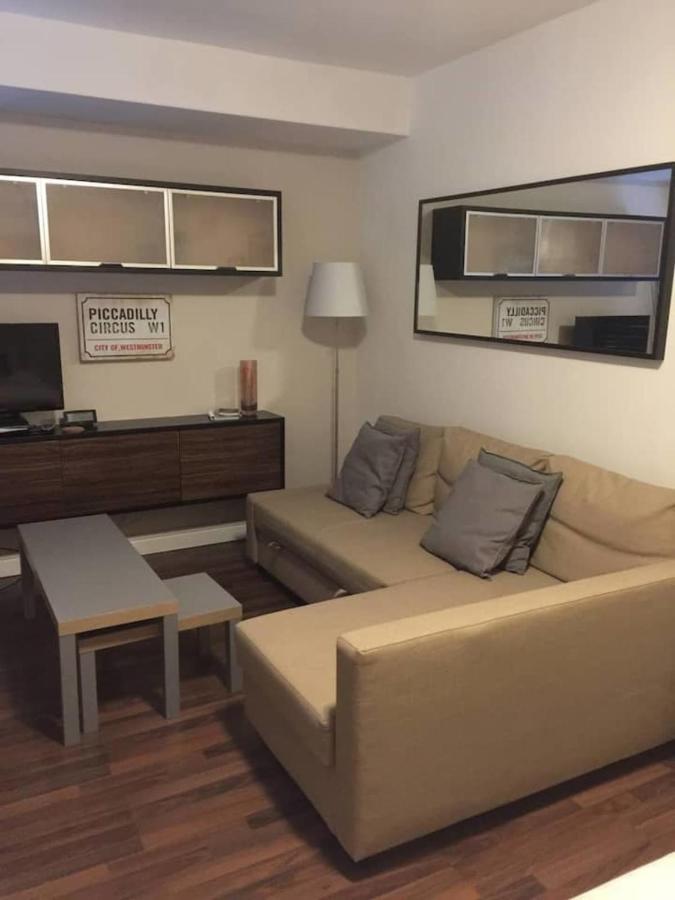Stylish Studio Near Notting Hill Station!