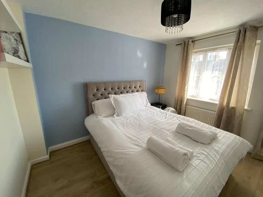 Casa de Férias Stunning 3 Bedroom Family House In London, Private Parking And Garden, With Great Transport Links To London, The Excel Centre, Canary Wharf, The O2!