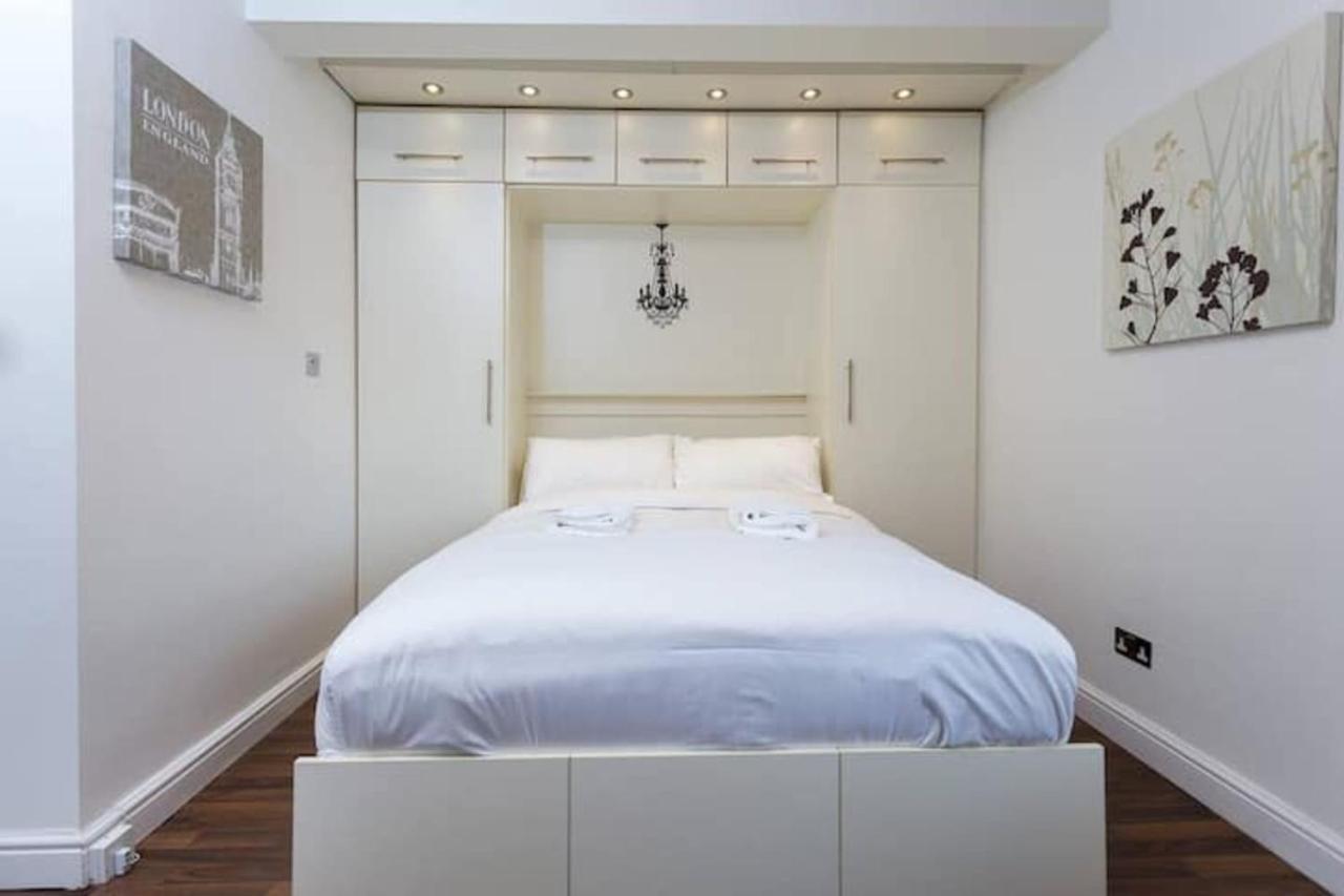 Stylish Studio Near Notting Hill Station! * London