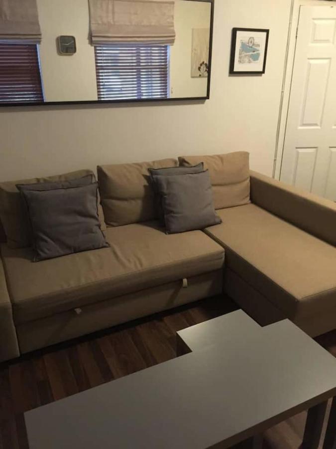 Stylish Studio Near Notting Hill Station! London