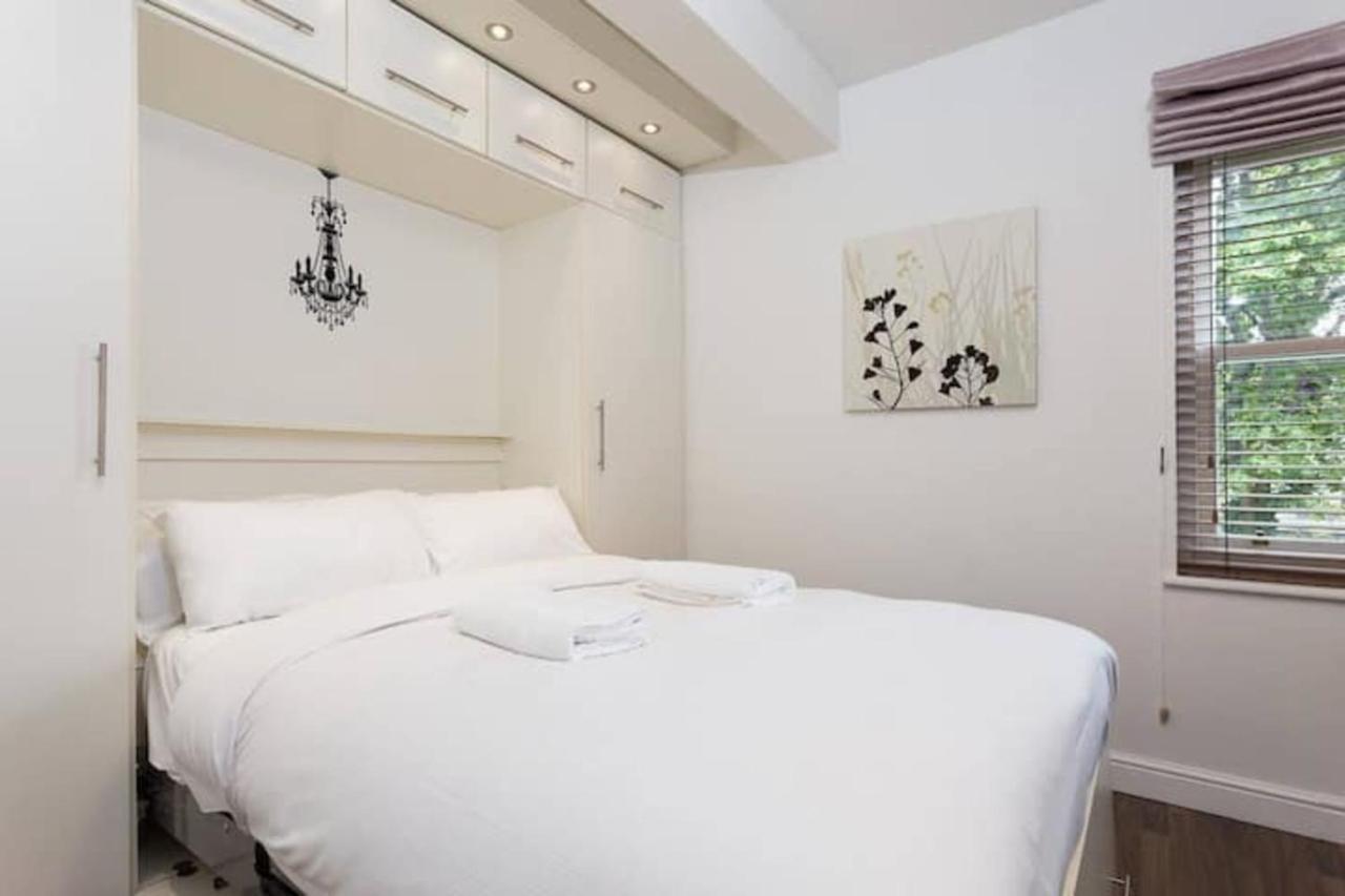 Stylish Studio Near Notting Hill Station!