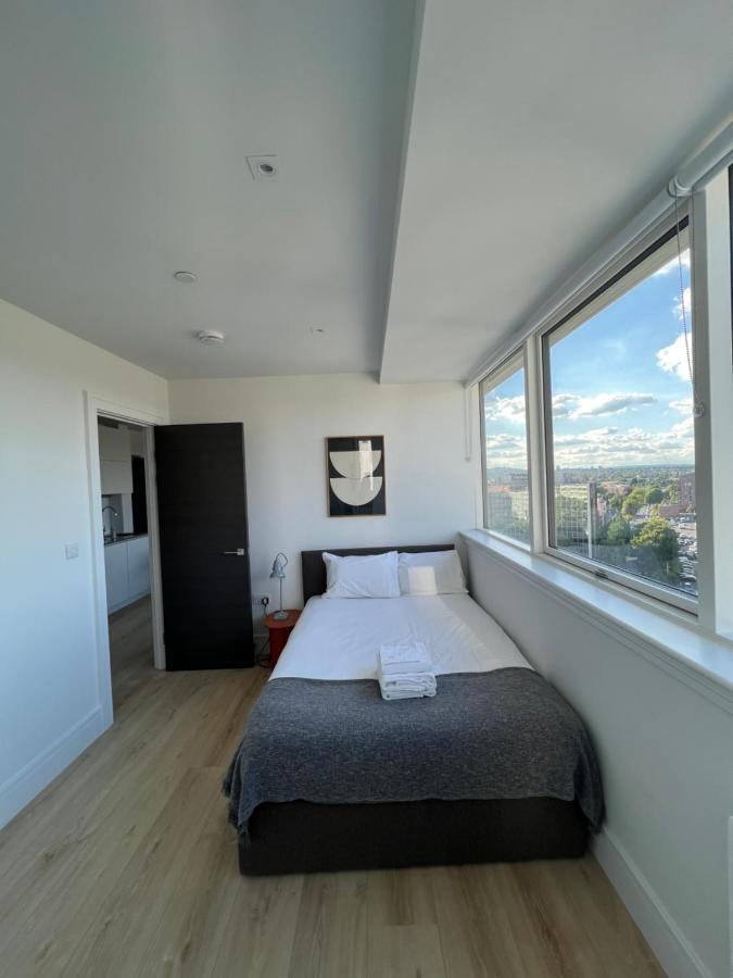 1 Double Bed Apartament With Gym, Cinema And Pool Table In Front Of The Wembley Stadium Apartamento *