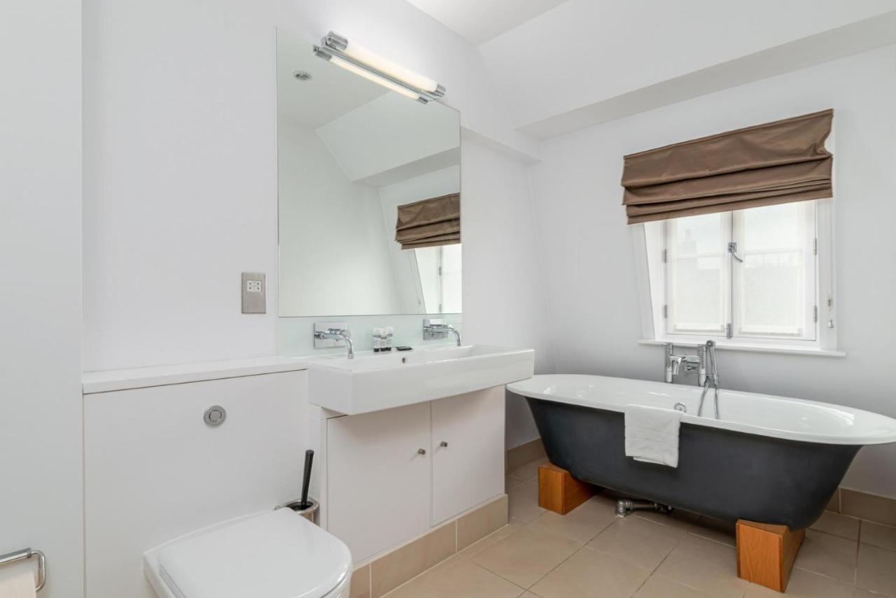 A Stunning Three Bedroom In Mayfair Apartamento
