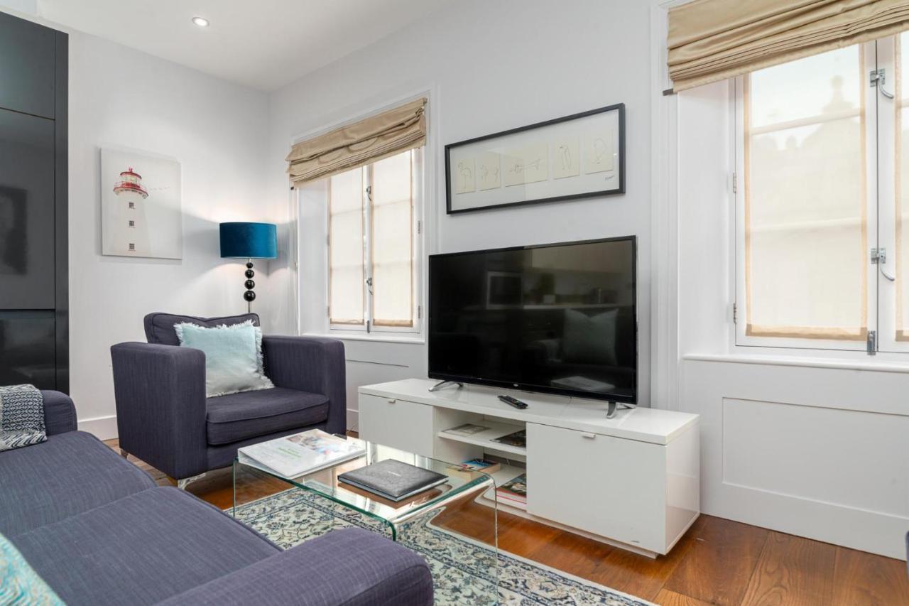 A Stunning Three Bedroom In Mayfair