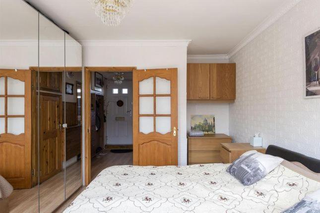 1 Bedroom Flat Close To With Free Parking Arrangement * Londres