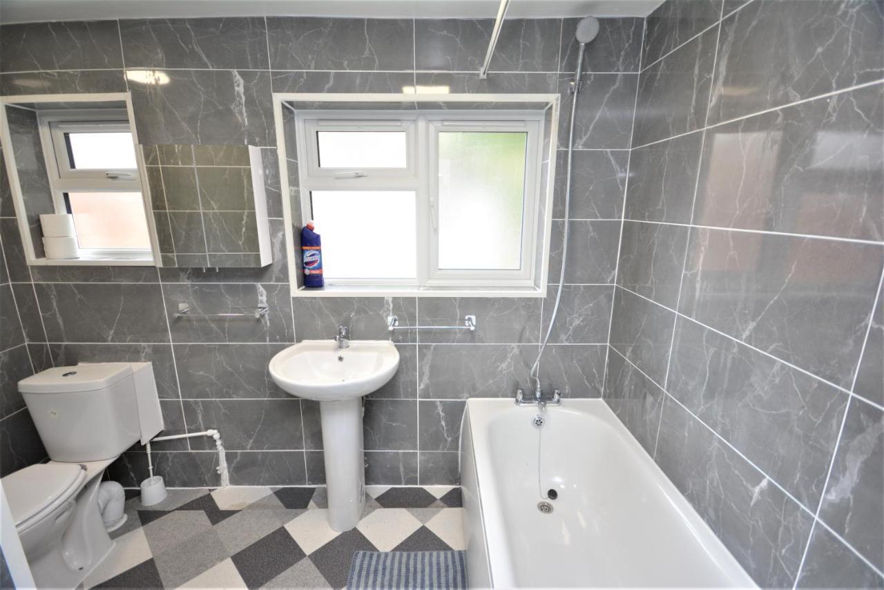 Casa de férias Cheerful 3 Bedroom In Greater Londres